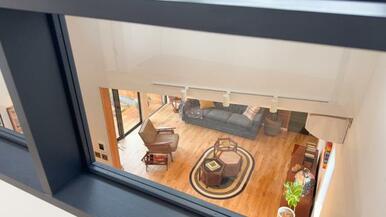 2階の寝室にはダイニングを覗ける窓がついており、家族の雰囲気をいつも感じられます。