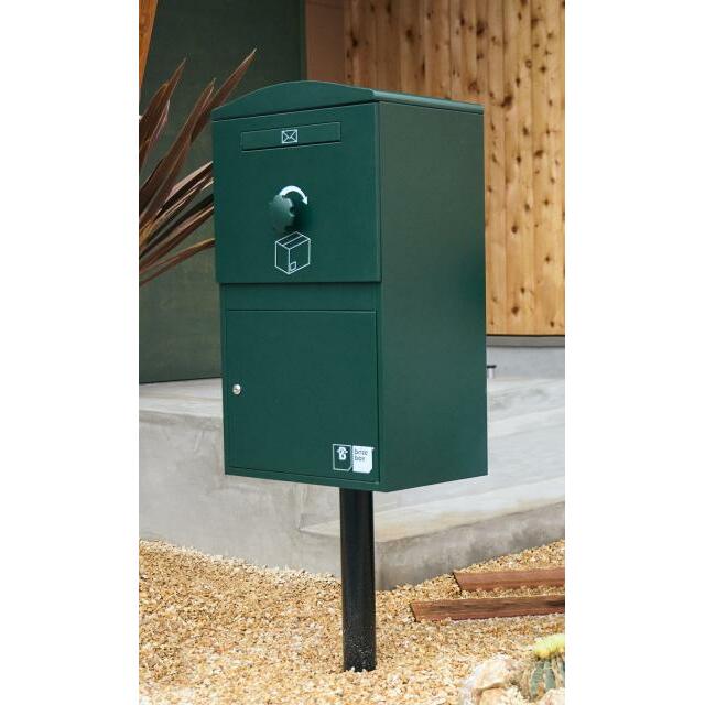 郵便物だけでなく宅配便などの荷物も安全に受け取れるよう設計された宅配ボックス兼郵便ポスト。