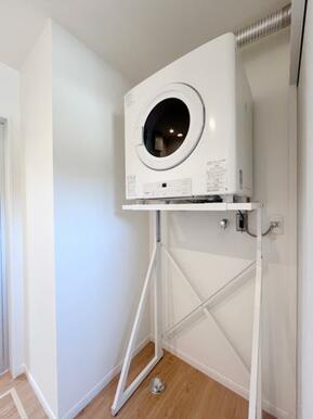 ガス乾燥機付きで時間や天候を気にせず選択ができて便利です。寝具や洋服の選択頻度が多いご家庭にも嬉しい家事楽アイテムです♪
