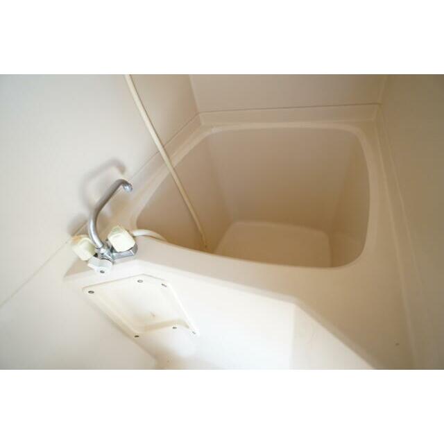 清潔感のある浴室で、１日の疲れを癒しリラックスできます。