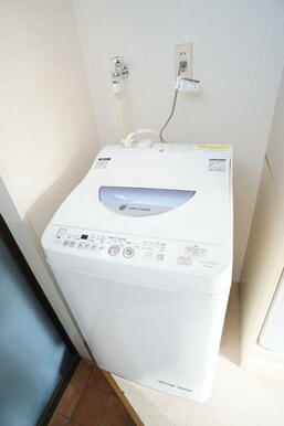 洗濯機置き場は室内にあるので雨に濡れる心配はありません。