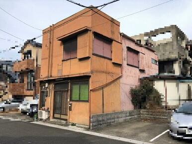 南面に建物なく日当たり良好。東西に長い地形で採光の取りやすい間取りが可能です。