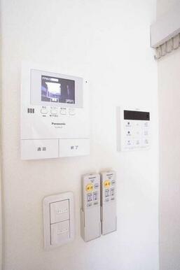 Ｐａｎａｓｏｎｉｃ製の録画機能・オートロック解錠機能・カラーモニタ付きインターフォン。防犯上便利で…