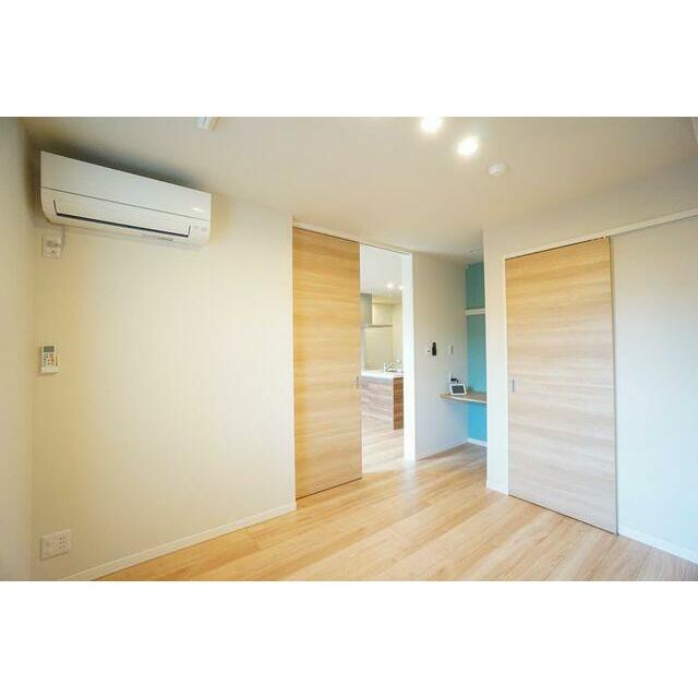 【７．０帖洋室】　エアコン・飾り棚付き・ウォークイン・クローゼット付き