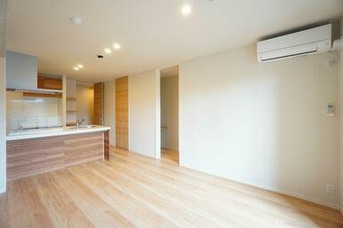 【１４．５帖ＬＤＫ】開放感のあるＬＤＫ　ご入居したその日からご利用できる無料Ｗｉ－Ｆｉ