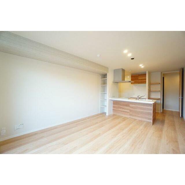 【１４．５帖ＬＤＫ】対面式タイプのカウンターキッチンを採用したＬＤＫ　リビングが見渡せるため、料理…