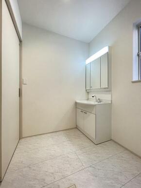 朝の準備・毎日の洗濯・帰宅後のお風呂と大活躍の洗面スペース＾＾