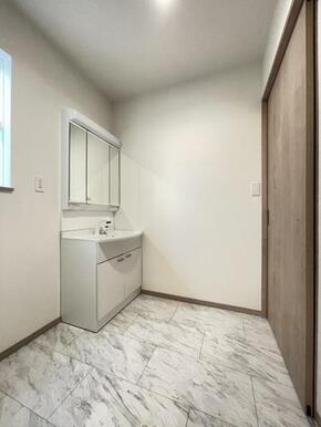 朝の準備・毎日の洗濯・帰宅後のお風呂と大活躍の洗面スペース＾＾