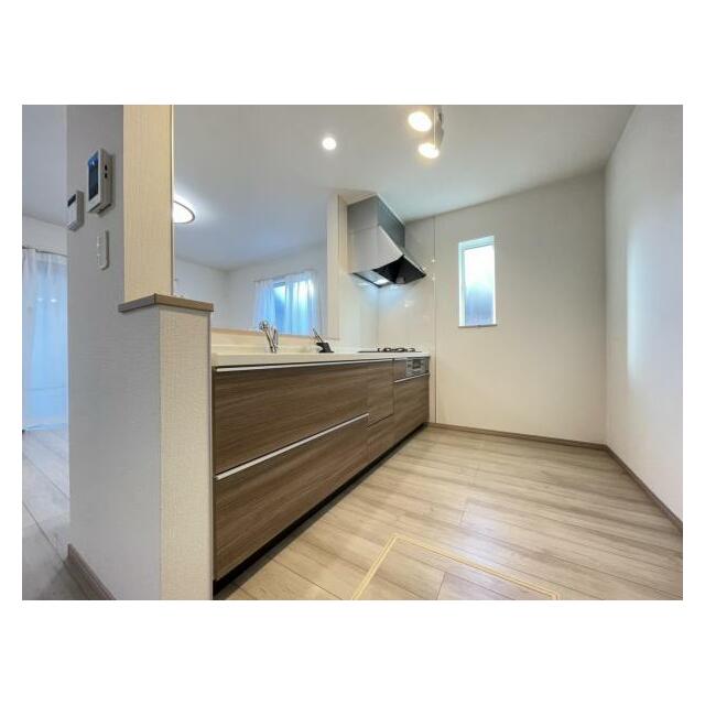 リビングの様子を見ながら家事ができるので小さなお子さまがいるご家庭も安心です＾＾