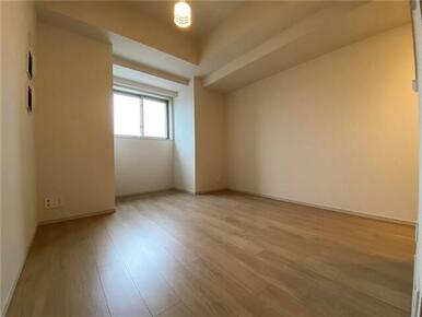 リビング（１０．５帖、エアコン付き）