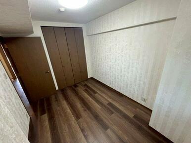 洋室5.9帖、照明残地