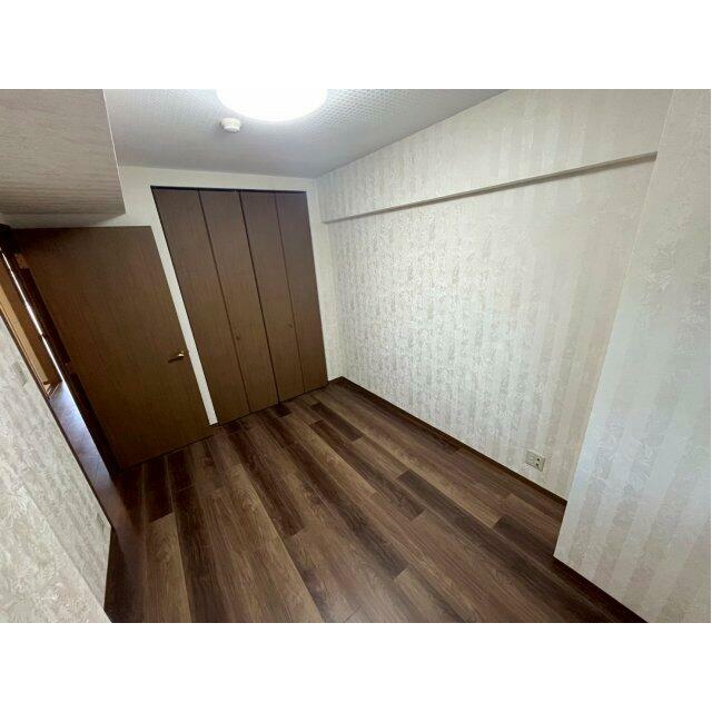 洋室5.9帖、照明残地
