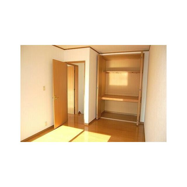 2F洋室収納
