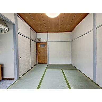 窓側から見たお部屋です