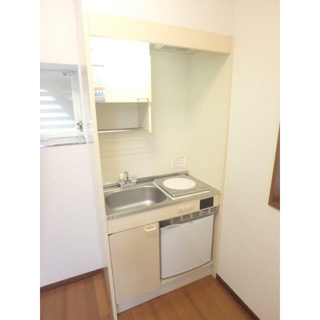 ＩＨキッチン、横窓があり明るさも十分です