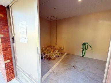 ゴミ捨て場も綺麗に管理されております。
