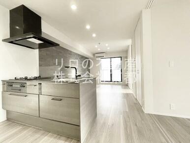 自由に家具を配置できる広々としたリビングです♪