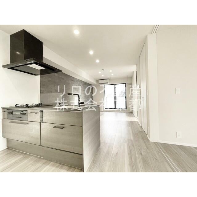 自由に家具を配置できる広々としたリビングです♪