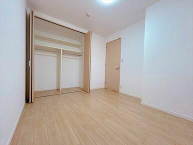 「北東側洋室」約６帖のお部屋です。
