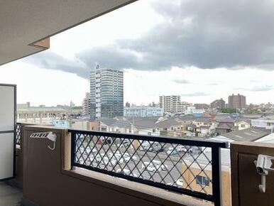 「バルコニー」眺望の良く、最高の良い角部屋です。