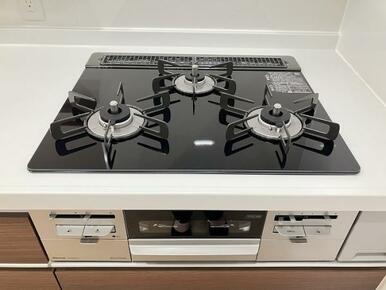 「3口コンロ」グリル付きで、忙しいときに最適な3口コンロです。