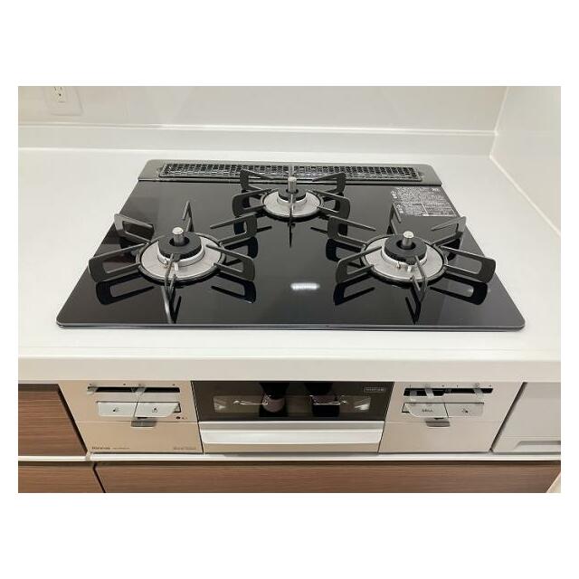 「3口コンロ」グリル付きで、忙しいときに最適な3口コンロです。