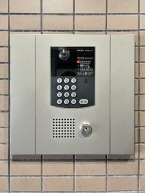 「共用部」オートロック付きの物件です。