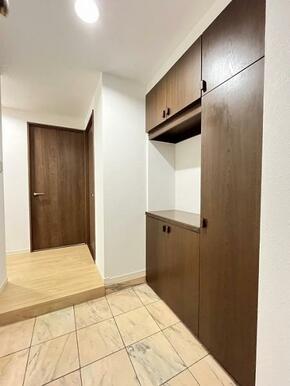 「玄関」大容量の収納付です。