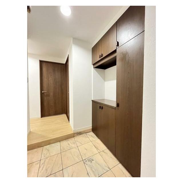 「玄関」大容量の収納付です。