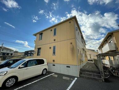 敷地内に屋根付き駐輪場ございます！