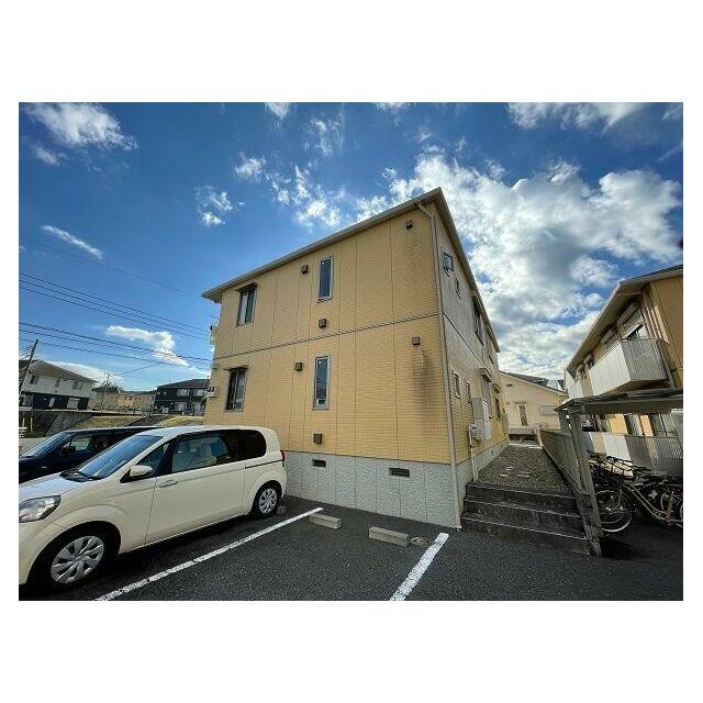 敷地内に屋根付き駐輪場ございます！
