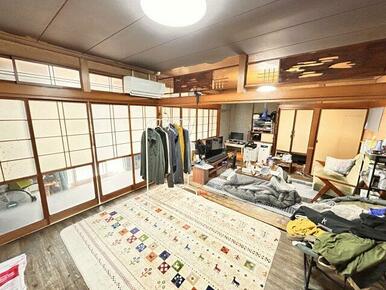 二間続きのリビングスペースは広々快適です！