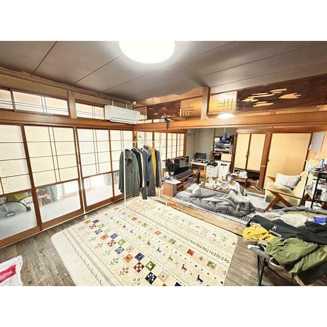 二間続きのリビングスペースは広々快適です！