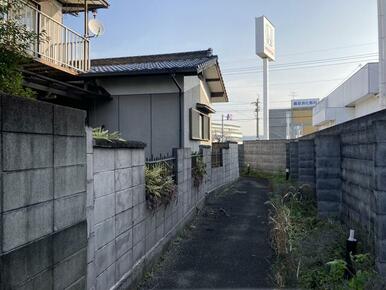 南側里道あり（建築基準法上の道路ではありません。）