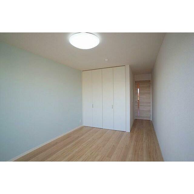 洋室（９．５帖）照明付き