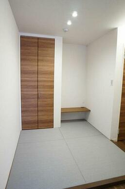 リビングには小上がりスペースがあります。