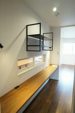 洋室と洋室の間にはワークスペースがあります。