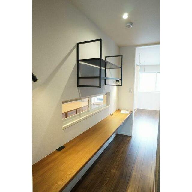 洋室と洋室の間にはワークスペースがあります。