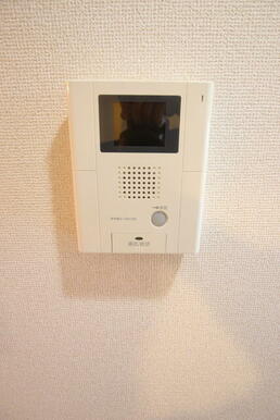 来訪者の確認ができて防犯に安心のＴＶモニターホン。