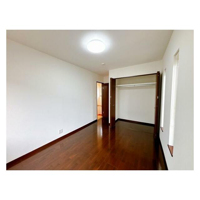 二階東側洋室の様子です