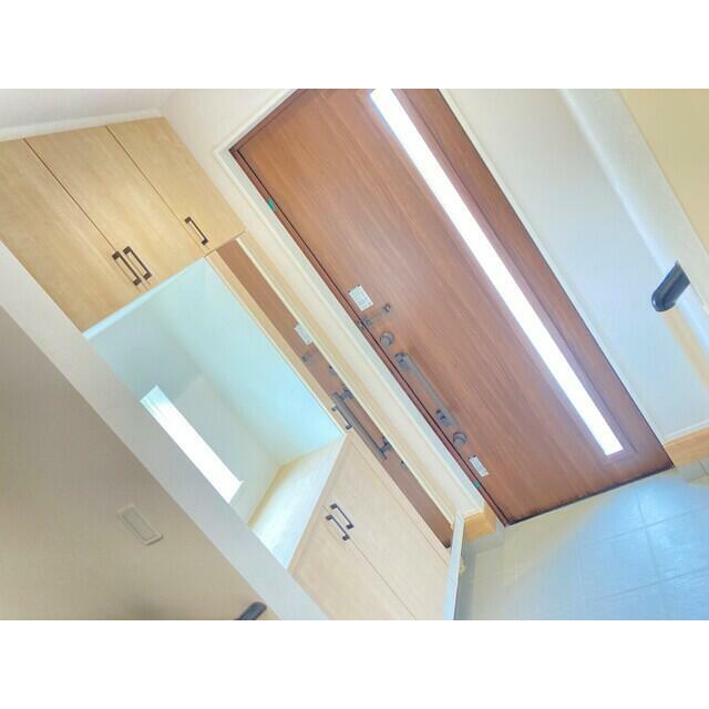 姿見ミラー付き下駄箱のある玄関