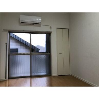 エアコン、居室照明１台付