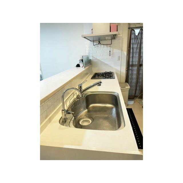 キッチン横には便利な勝手口付き