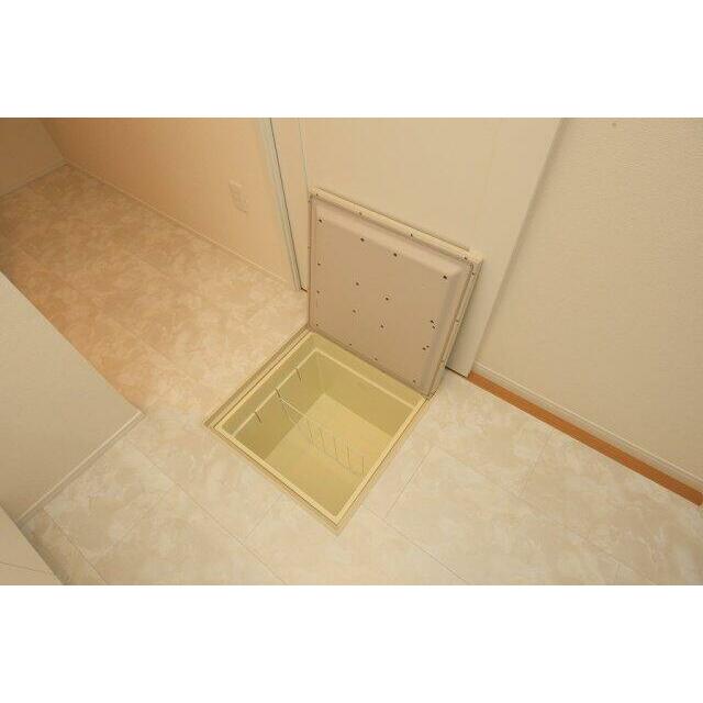 床下収納付きのキッチン（施工例）