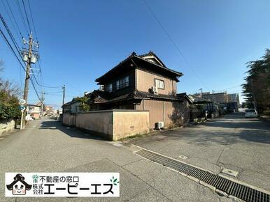 約117坪の土地です。富山市科学館の裏手にあり、利便性に優れた場所です◎