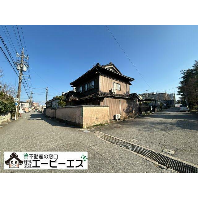 約117坪の土地です。富山市科学館の裏手にあり、利便性に優れた場所です◎