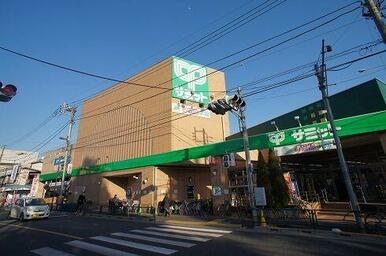 スーパーサミットまで徒歩４分。