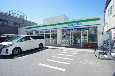 ファミリーマート杉並成田東３丁目店まで、徒歩１分の距離です♪♪