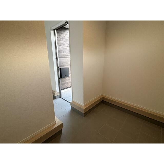 玄関脇の広い収納スペース♪★