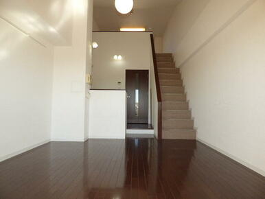 ★階段を上るとロフトです★